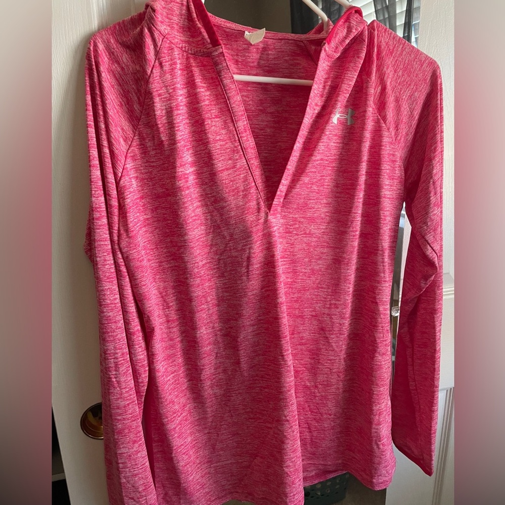 Women’s Under Armour long sleeved pullover